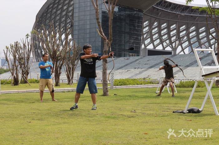 室外场地真人弓箭cs对战游戏
