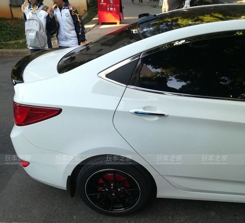 现代瑞纳改装16寸轮毂 205/45/r16宽轮胎