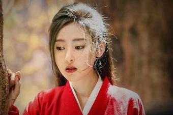 武动乾坤:七夕张天爱说要出去玩,杨洋露出一个心疼的有趣表情包