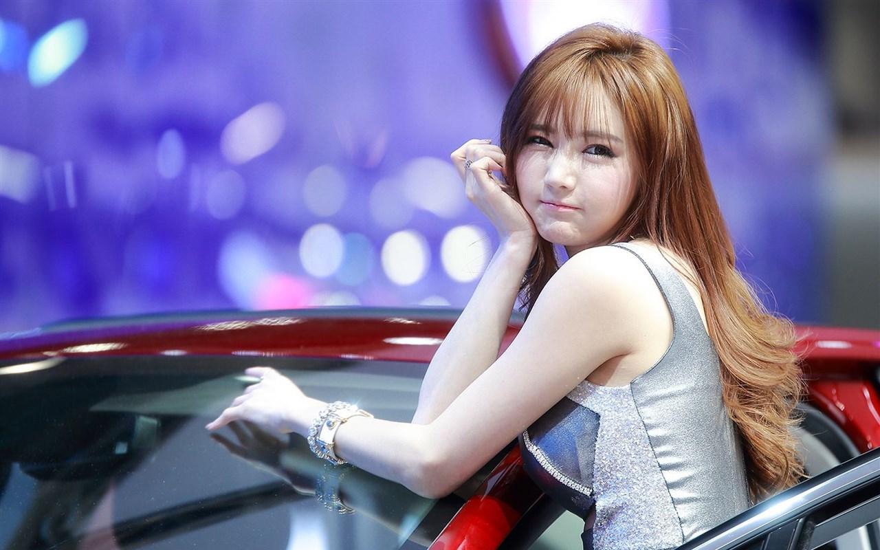 韩国首尔车展美女车模桌面壁纸