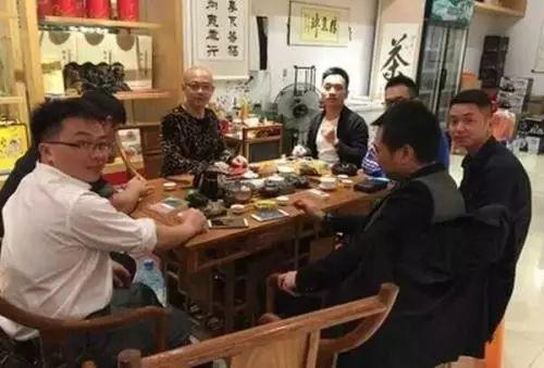 聚会喜欢喝茶 并且大谈茶文化