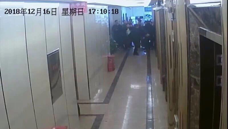 近日,洞口警方摧毁一盘踞在高沙的恶势力团伙,抓获违法犯罪嫌疑人5