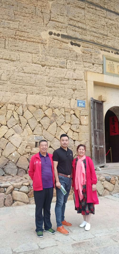 左起:芜湖市弋江区老体协主席范文明   芜湖市老体协副主席胡申玉