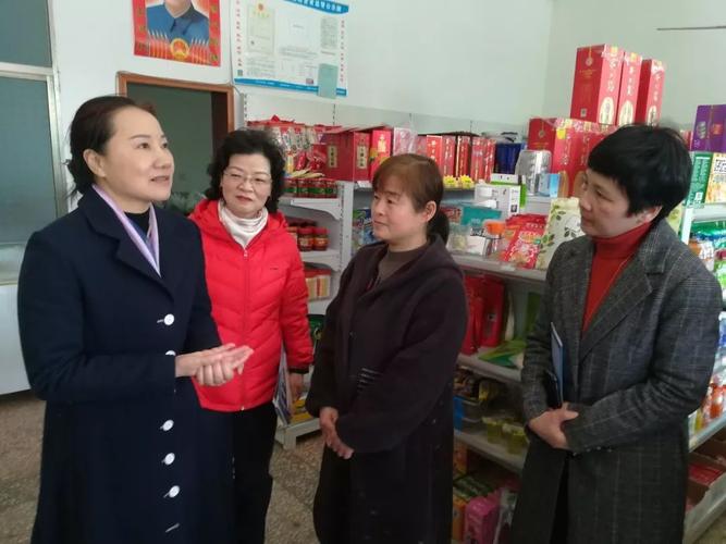 长沙市妇联党组书记,主席文方,浏阳市副市长邓雪琴,浏阳市妇联党组