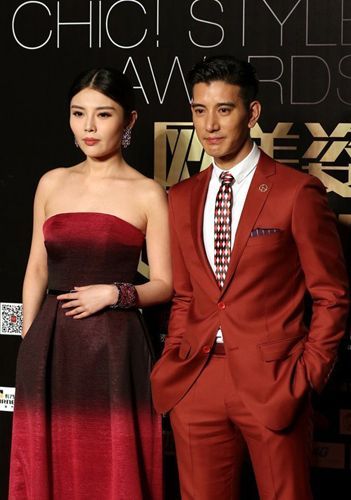 蒲巴甲向徐冬冬求婚照疑曝光 两人或已领证隐婚(组图)