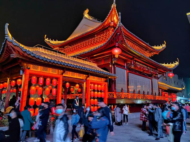 南昌万寿宫历史文化街区,展现江右民系的建筑风貌和传赣派建筑风格.