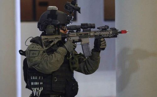 香港飞虎队和驻港特种部队哪个更厉害?网友:我觉得都厉害!