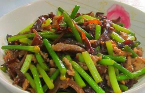 三,木耳蒜苔炒肉