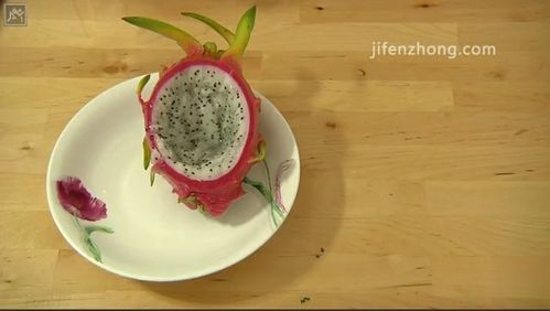 怎样制作火龙果拼盘