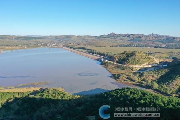 内蒙古敖汉旗山湾子水库渗漏治理工程竣工并落闸蓄水