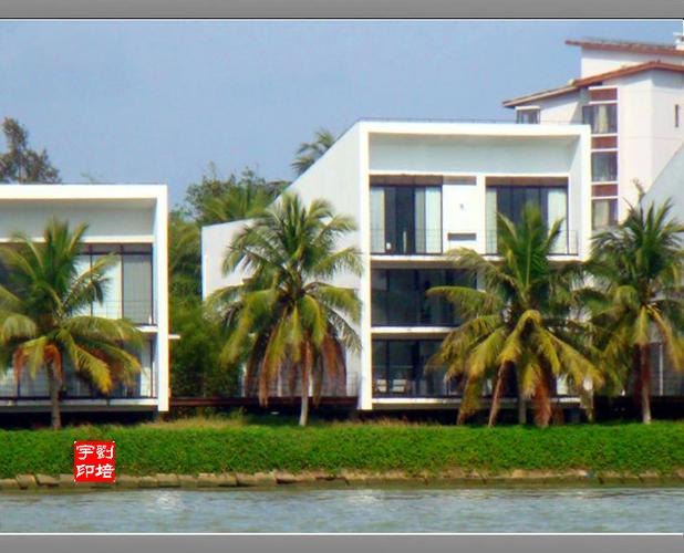 奇葩建筑,前面大,后面小,形似棺材的棺材别墅房