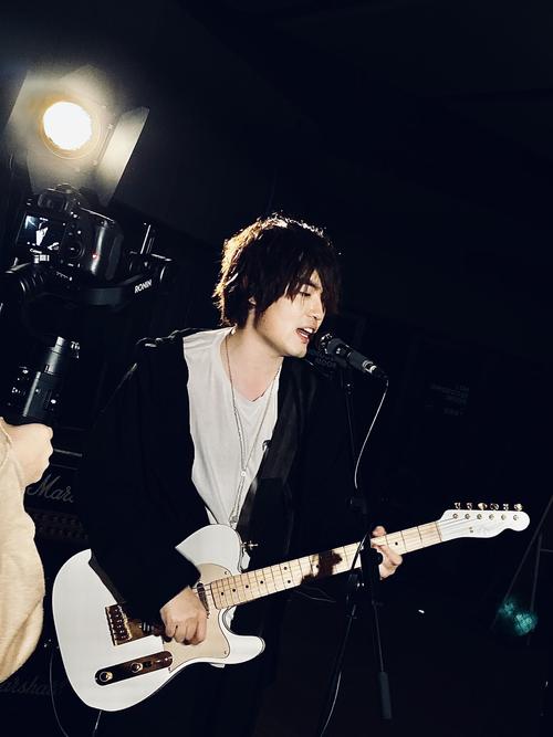 乐队成员分别是主唱鱼麦扣,吉他手bangbang和bass手罗畅.