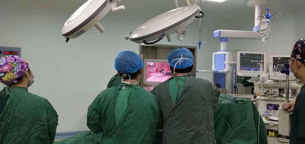 我院开展腹腔镜下巨大肝囊肿开窗引流术