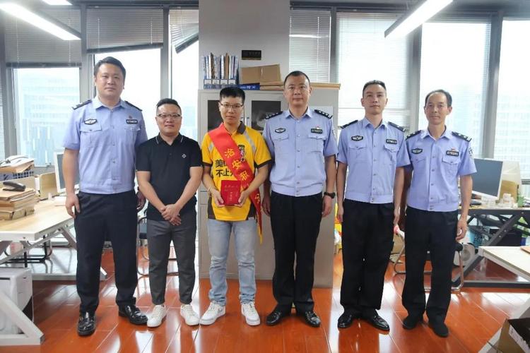 外卖小哥叶志文荣获三等治安荣誉奖章