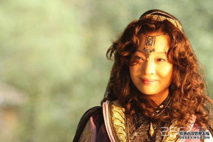 新倚天屠龙记金花婆婆扮演者是谁 四版紫衫龙王盘点
