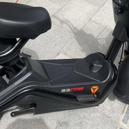 适用雅迪冠能速迈电动车脚垫脚踏皮子tdt1249z电瓶车电动车脚垫