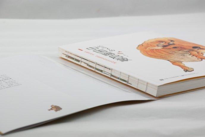 印刷精美,锁线裸脊,方便平铺翻阅