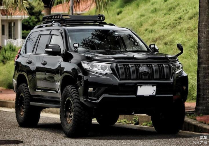 继续巩固市场份额丰田普拉多改装版海外实车图越野气息十足