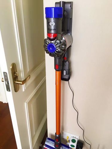 我安装过的戴森手持式吸尘器挂架.