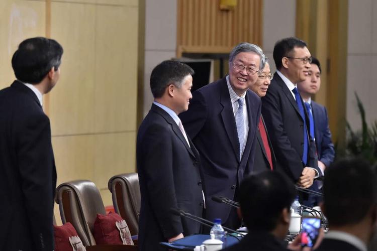 央行行长周小川向媒体打招呼