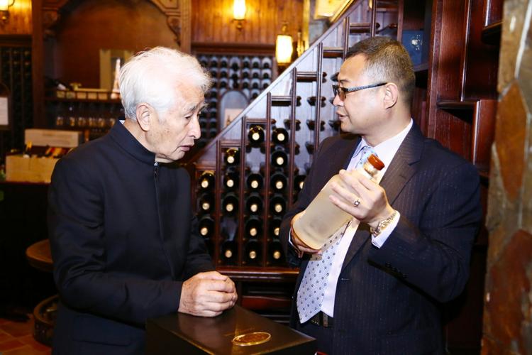 中国酒业泰斗级大师,为莱顿庄园洞藏窖酒品鉴题字(副本)