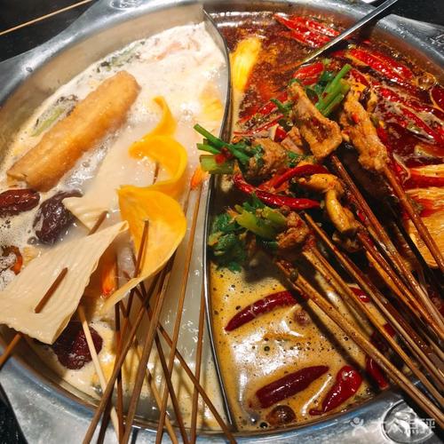 成都六婆串串香火锅店菌汤鸳鸯锅图片 - 第39张