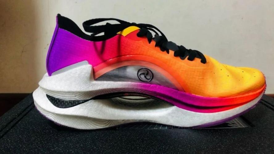 李宁弜弹了弹你