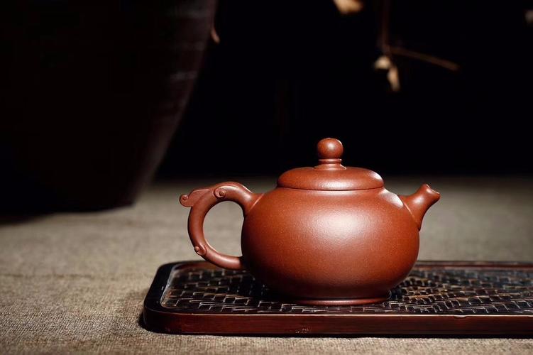 王玉芳紫砂壶作品 龙珠壶 清水泥 500cc 高级工艺美术