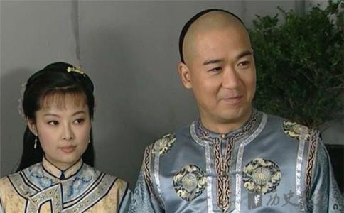 《铁齿铜牙纪晓岚》中纪晓岚和杜小月是什么关系?