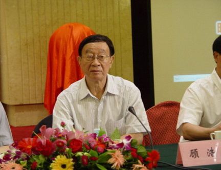 图为:江苏省委原副书记,江苏省文联名誉主席顾浩