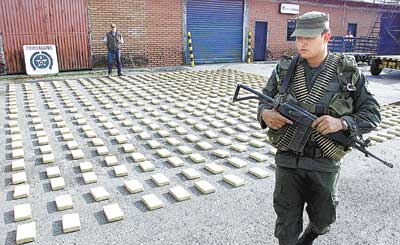 图文:哥伦比亚缴获1100公斤毒品