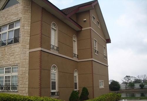 808胶水做内墙底漆 可以在喷真石漆嘛