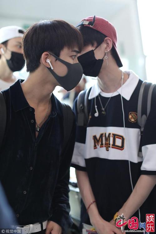 乐华七子情深!范丞丞绿毛吸睛获黄新淳撩发