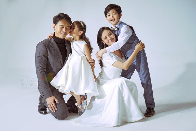 全家福怎么拍好看4人全家福