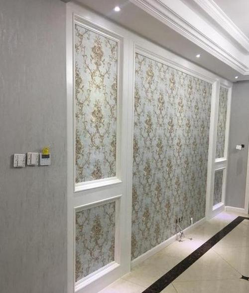 客厅装修很简单,电视墙也没有过多的装饰,就是墙布和石膏线组合而成.