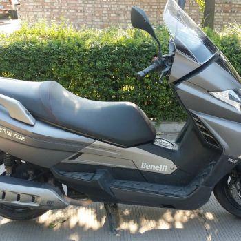 贝纳利250 踏板车