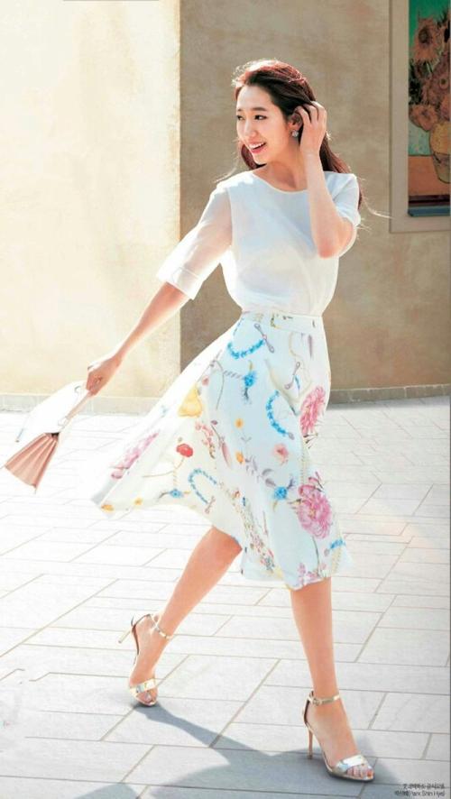 走路带风的自信女孩~#朴信惠女神