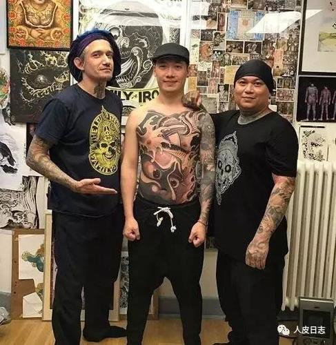 还有最近,2017年5月21日,菲利普路和纹身师sailorbit合作完成的作品"