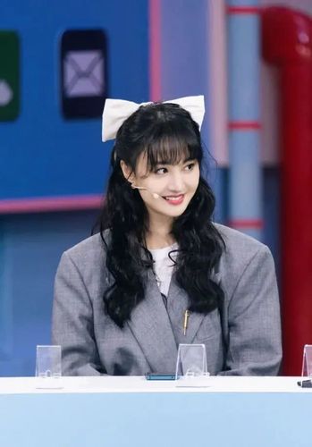 郑爽最新造型,蝴蝶结配卷发变身日系少女,网友:美回了