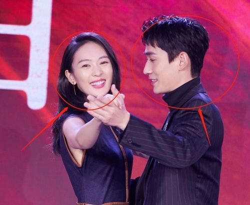 朱一龙与童瑶跳舞太紧张,不小心踩到她的脚,下意识的反应却好暖