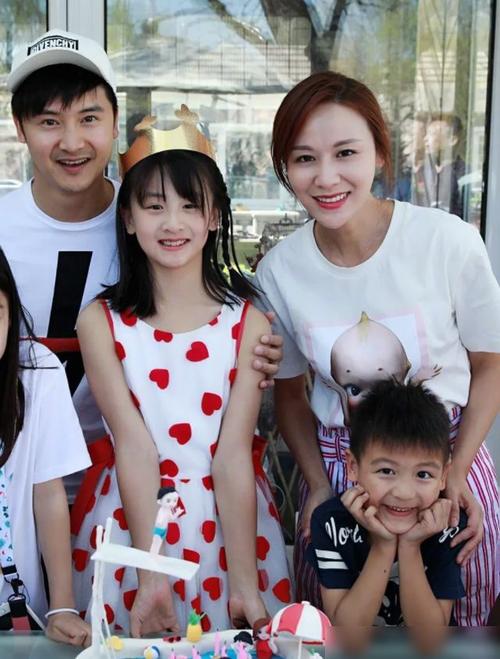 田亮女儿森碟13岁身高就接近170厘米很有大家闺秀的气质