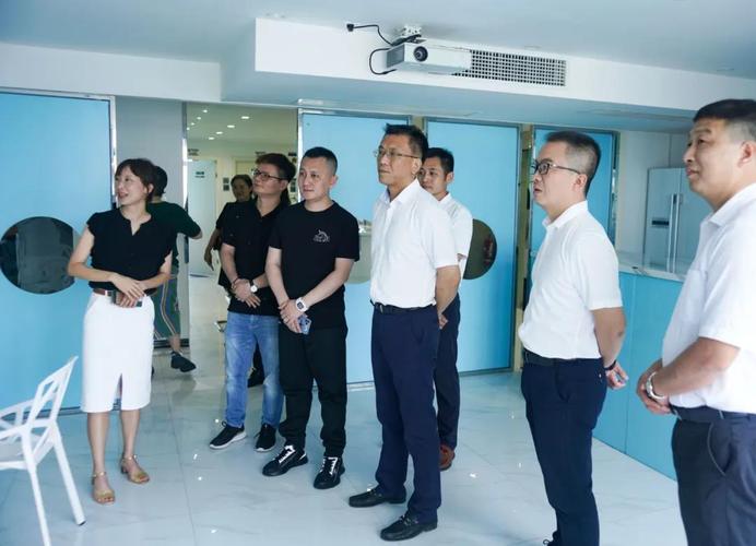 随后,区领导林晓强,沈晓辉还先后来到厦门荣安集团有限公司和厦门鑫