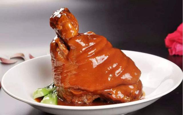 《鬓边不是海棠红》的酱肘子先红了