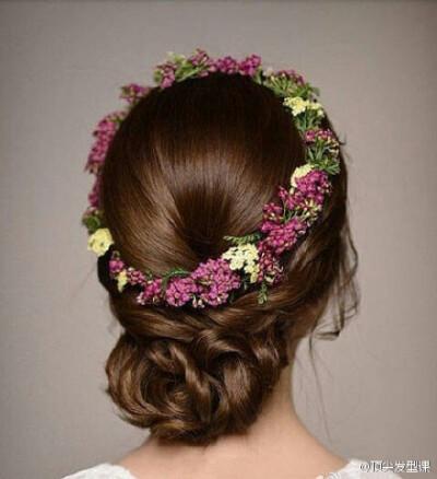 很美的韩式新娘发型,简单美观,你们喜欢哪一款呢?