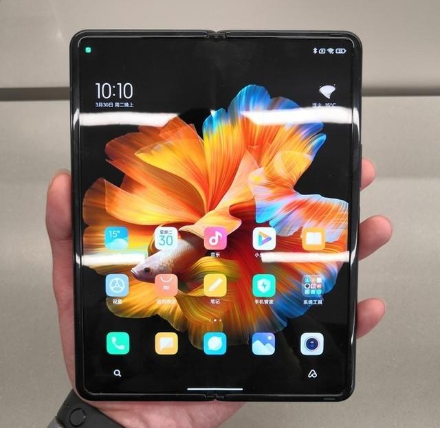 来自网络的小米mixfold折叠屏手机真机图
