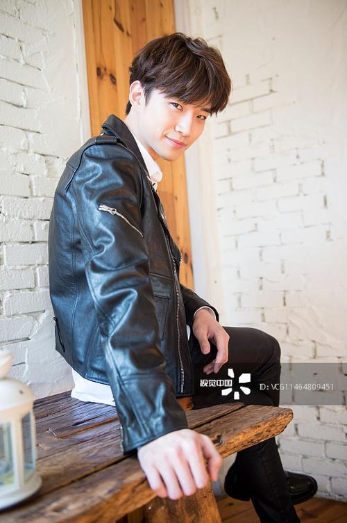2pm成员李俊昊受访拍写真 自曝从未正式恋爱