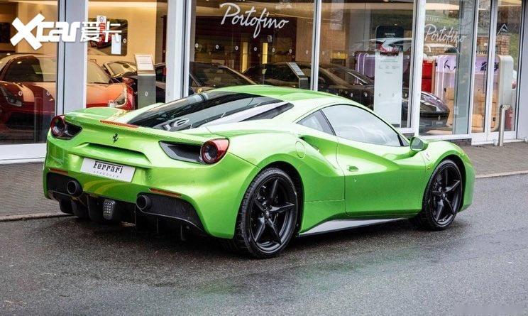 法拉利488实车街拍 绿色的涂装很帅气