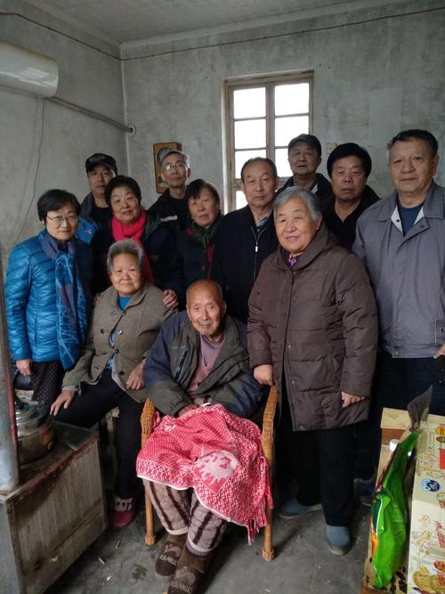 写美篇    2018年11月20日,我们九位战友一同前往大荔沙苑农场看望赖