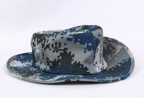 帽子正中间有一个帽徽.3502出品,做工没的说,不是仿品可以比拟的!