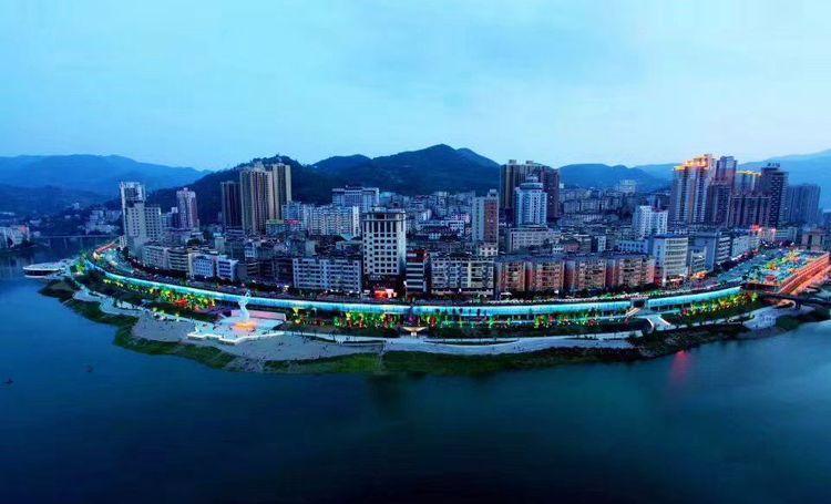 秋日旬阳太极城繁华似锦, 夜色斑澜, 流光溢彩, 美极了!